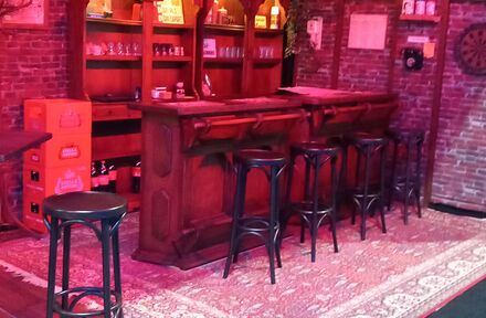 Bruine kroeg meubilair - Foto 1