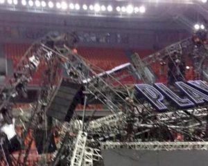 Stage Crashes Down in China: 1 Dead, 13 Injured