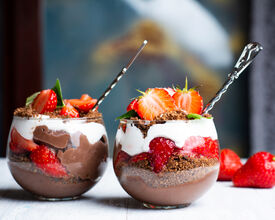 21 Lovely Dessert Cup Ideas to Excite Your Guests