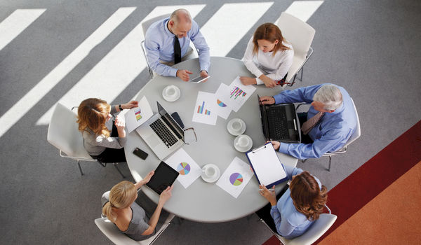 Best to meet around a rectangular or round table? Best to meet around a rectangular or round table?
