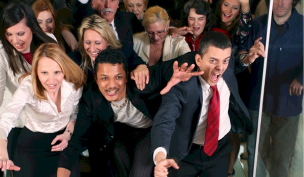 12 Innovative TIPS to Attract More People to Your Trade Booth 12 Innovative TIPS to Attract More People to Your Trade Booth