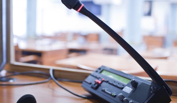 Web based simultaneous interpretation Web based simultaneous interpretation