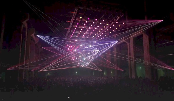 Spectacular kinetic 3D laser show Spectacular kinetic 3D laser show